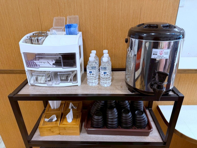 【台南永康拉麵】假日約會吃平價拉麵｜鶴昇町特盛豚骨拉麵＋玫瑰煎餃