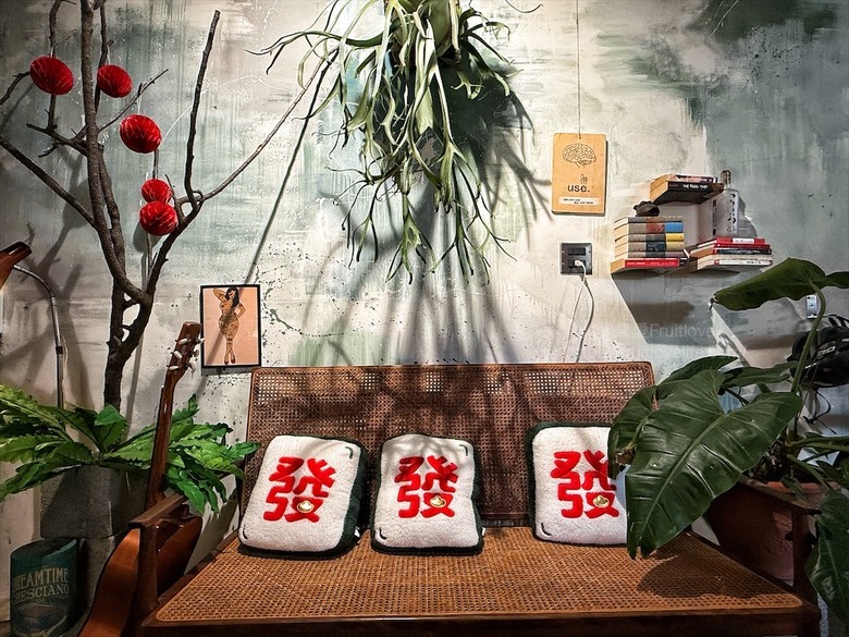 很chill的深夜食堂，無水咖喱、義大利麵、點心、豐富餐酒、寵物友善，聚餐小酌首選