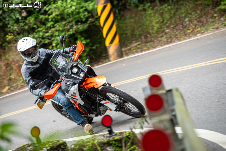 點我看大圖 KTM 390 Adventure R 試駕|橘火燎原,笑傲千山!