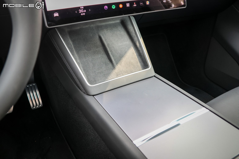 Tesla Model Y Performance 試駕｜主動懸吊隨心所欲、直上頂規專屬的刺激加速感！