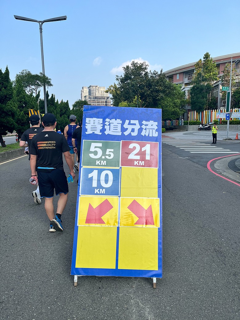 點我看大圖 《不為征服,只為感受》2026zepro新竹半馬|從NB Rebel v4到母子鱷魚四代Y拖的獨白