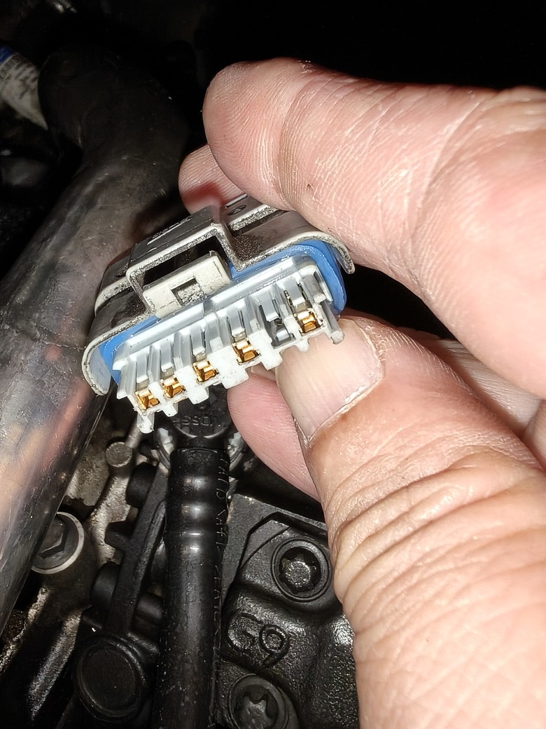 請問Focus tdci egr電線插頭是不是少一針