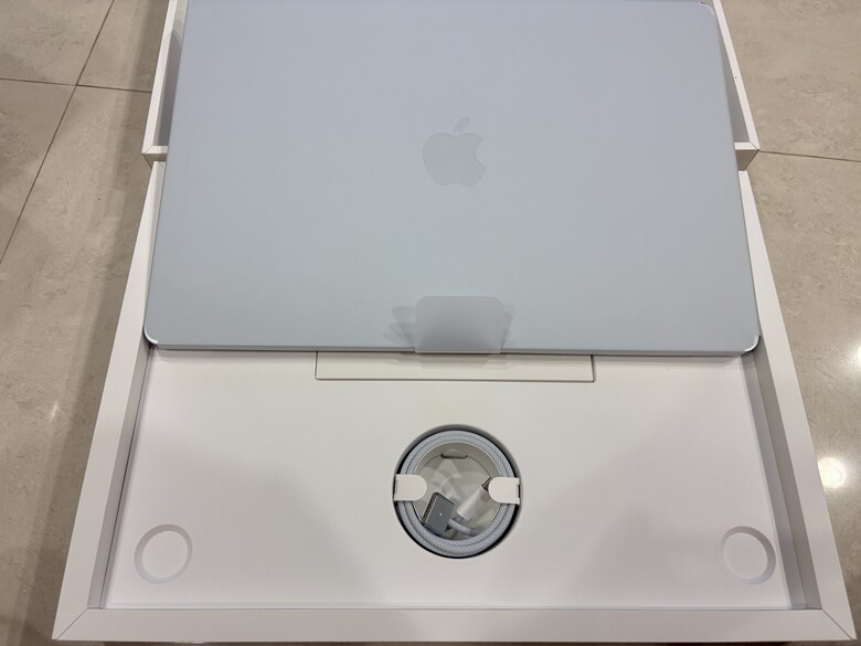 MacBook Air M5 15 吋開箱｜從舊 MacBook Pro 跨越了一個時代的換機