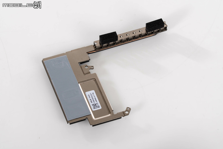 ROG GR70 小型電競桌機開箱實測 搭配最強 AMD 9955X3D 處理器的迷你巨人
