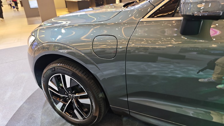 趕在第一天, 來南港Lalaport看好久不見的All New XC60~~