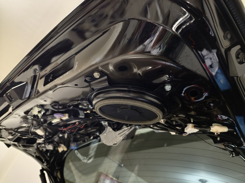 拆卸與安裝2015年NX300H 電動尾門連桿