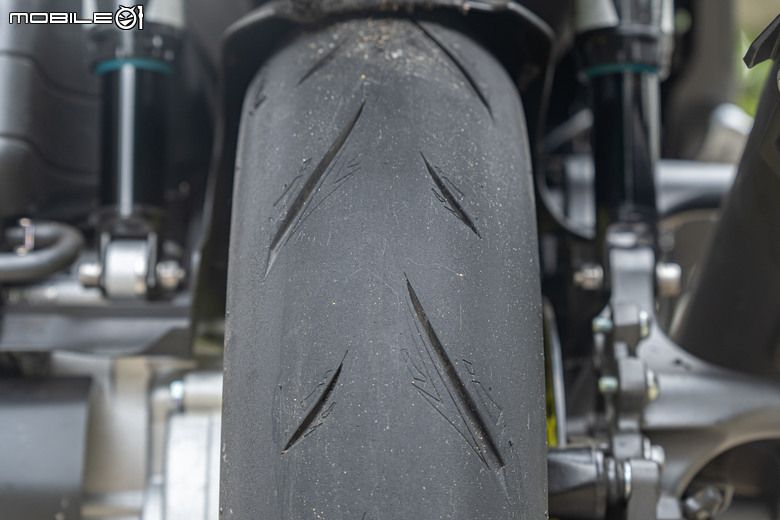 點我看大圖 全台首發!MAXXIS全新競技胎S98R道路測試|胎體、膠料全面進化,國產性能胎款新指標!