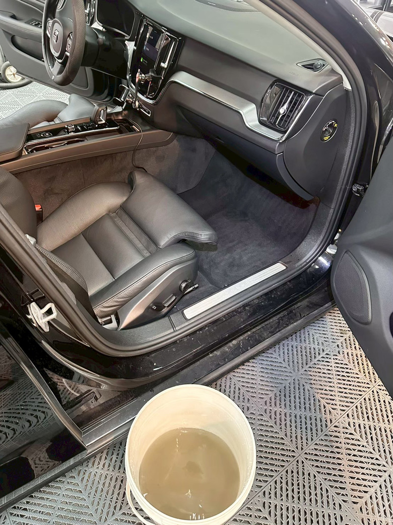 狗毛車變新車！台南內裝清洗＋特殊狗毛處理