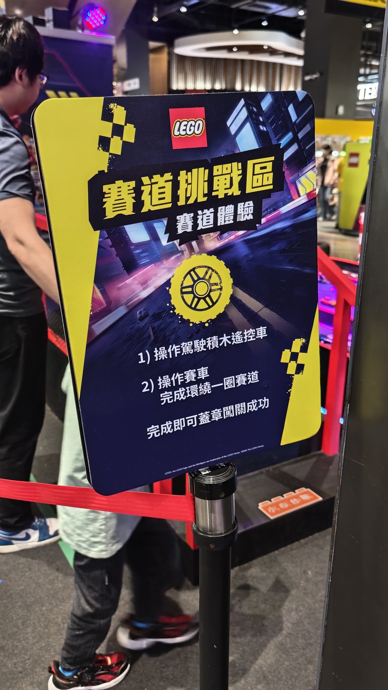 從南到北的婦幼節 - 台中兩天一夜遊 / 基隆夜市夾娃娃吃小吃 / 南崁台茂吃莆田玩樂高