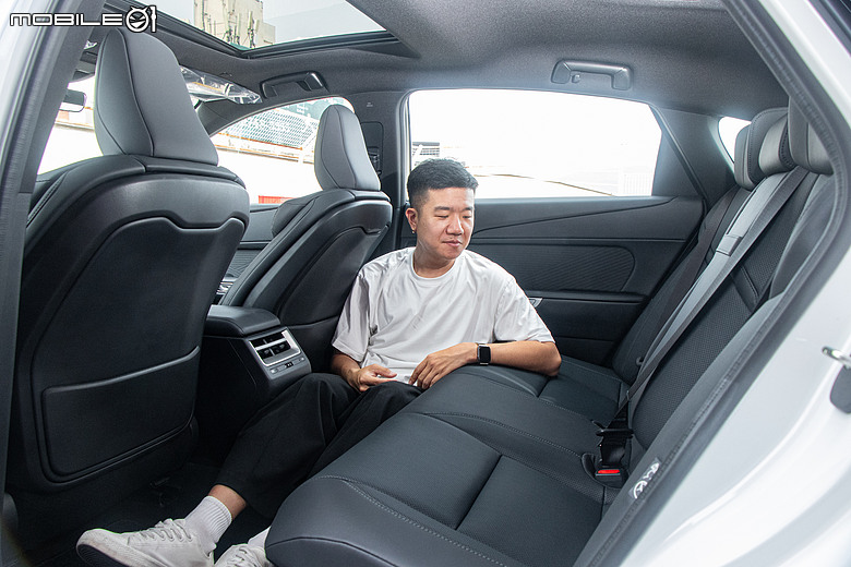 Lexus ES 500e 大改款試駕｜瑕不掩瑜的進化，用誠意再戰市場！