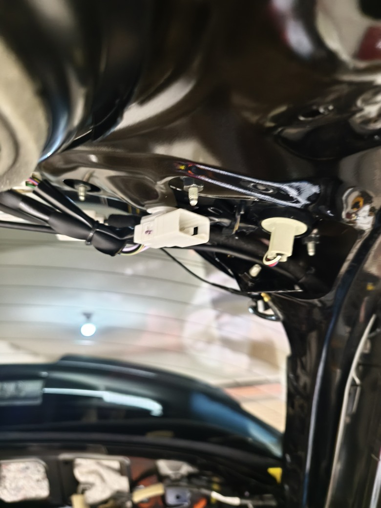 拆卸與安裝2015年NX300H 電動尾門連桿
