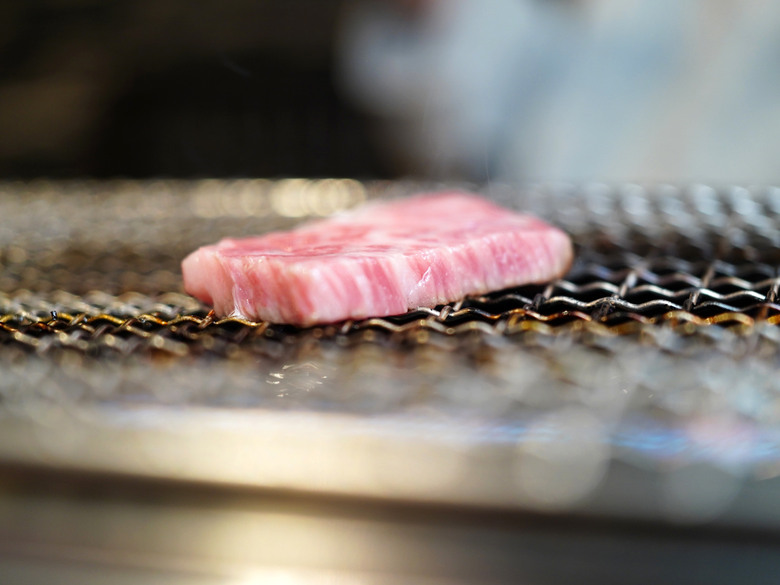 【高雄燒肉】銅板價吃A5和牛！鐵人燒肉套餐CP值好高！