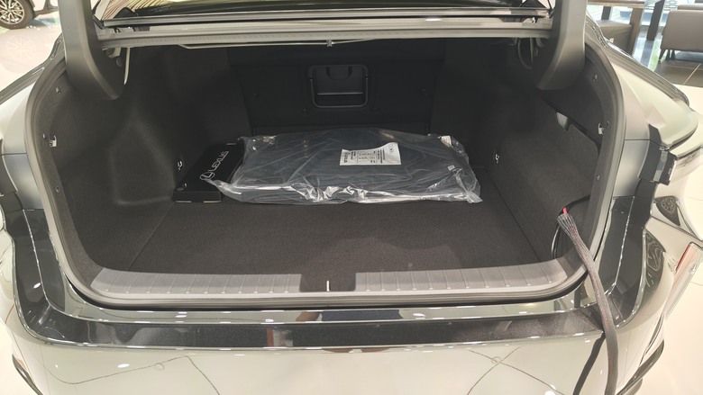 趕在第一天來欣賞All New Lexus ES300h的心得分享