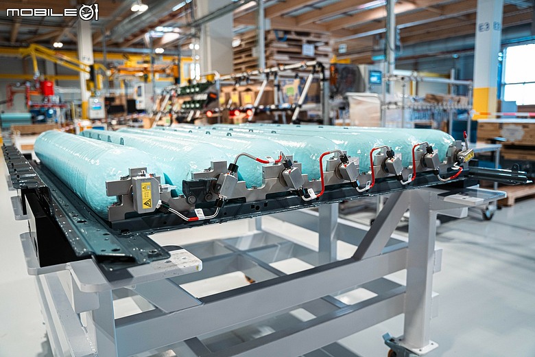 【海外新訊】BMW 新世代高壓儲氫罐亮相，2028 年將搭載於 iX5 Hydrogen 並擁有 750 公里續航力！