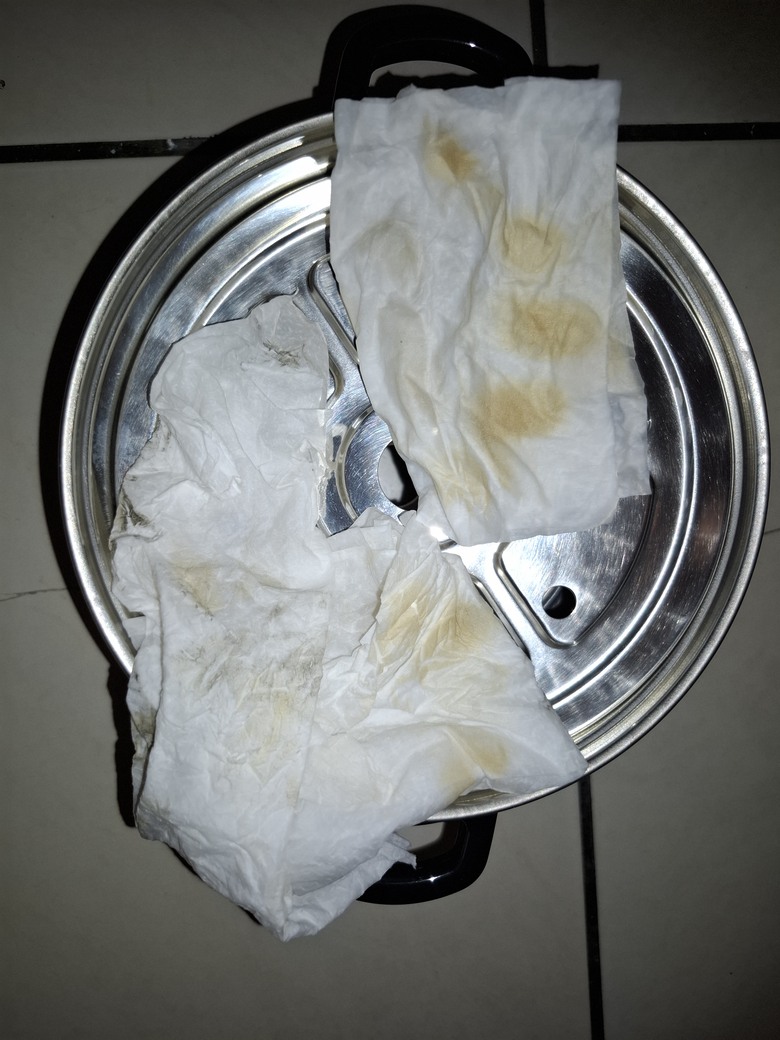 熱水瓶黑黑又黃黃