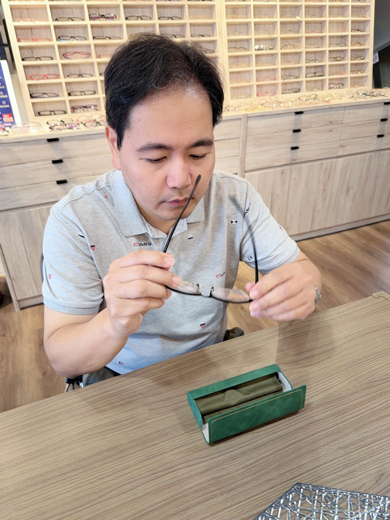 [開箱] 台南 CP 值神店！3000 元搞定老爸生日禮物，多焦+變色一副配到好