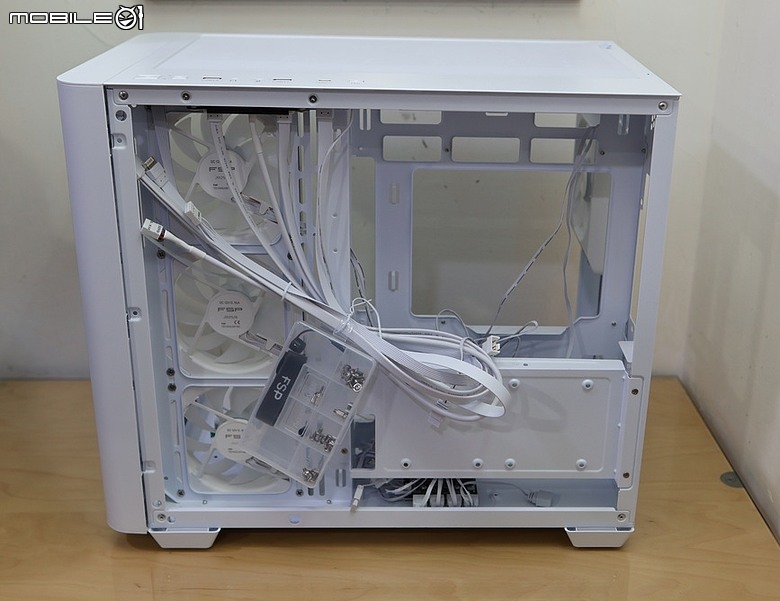ZenFan 加持 FSP 全漢 270 度 M580 PRO 美型海景