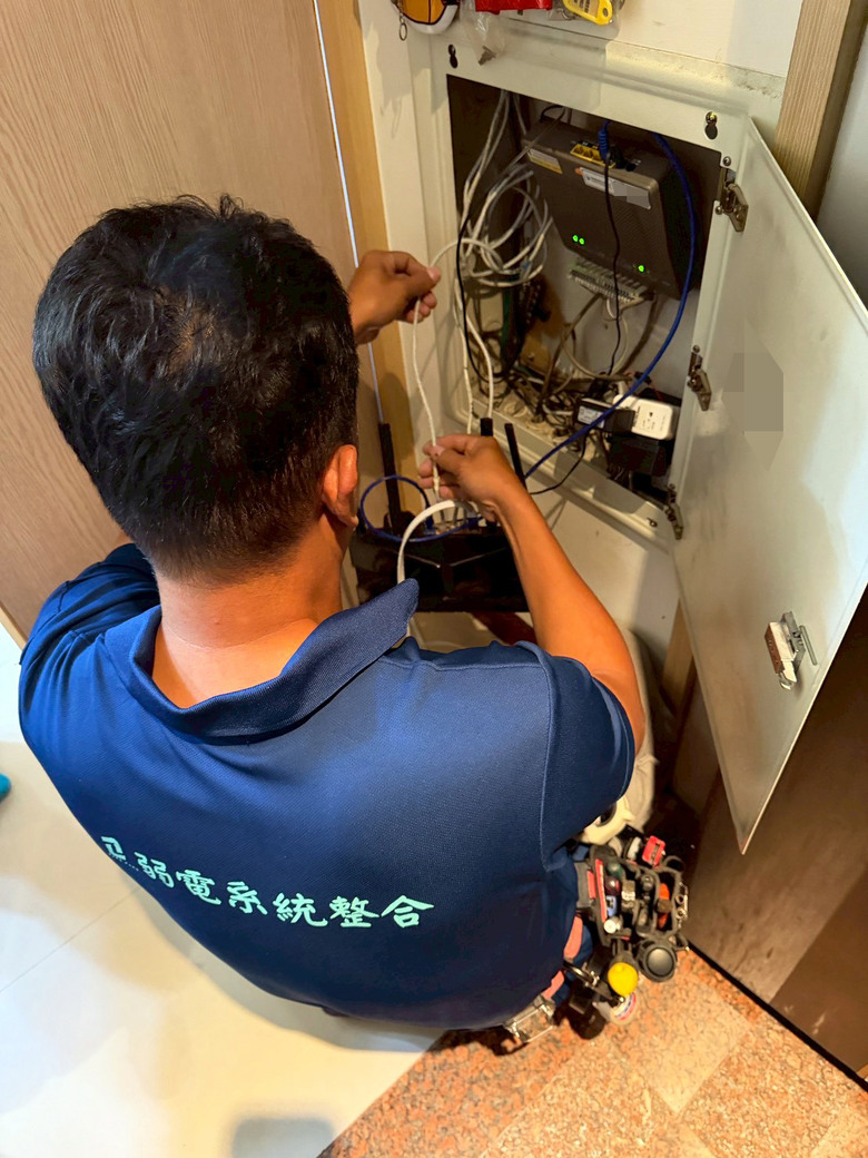 高雄弱電更新分享：網速升級500M還是慢？原來是網路線老化問題