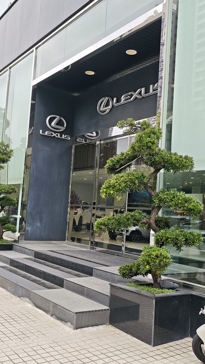 趕在第一天來欣賞All New Lexus ES300h的心得分享