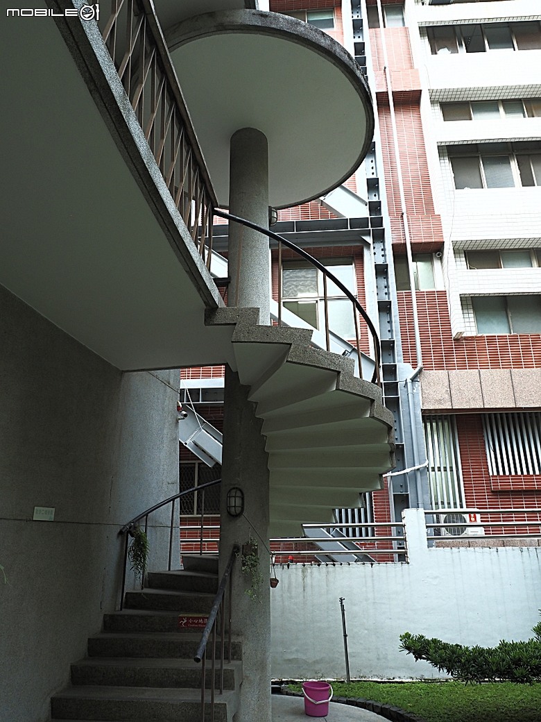 臺灣省政府大樓與中興新村牌樓、小興苑、臺灣省政資料館、中興會堂、臺灣歷史文化園區、虎山藝術館 — 南投中興新村文化景觀半日散策