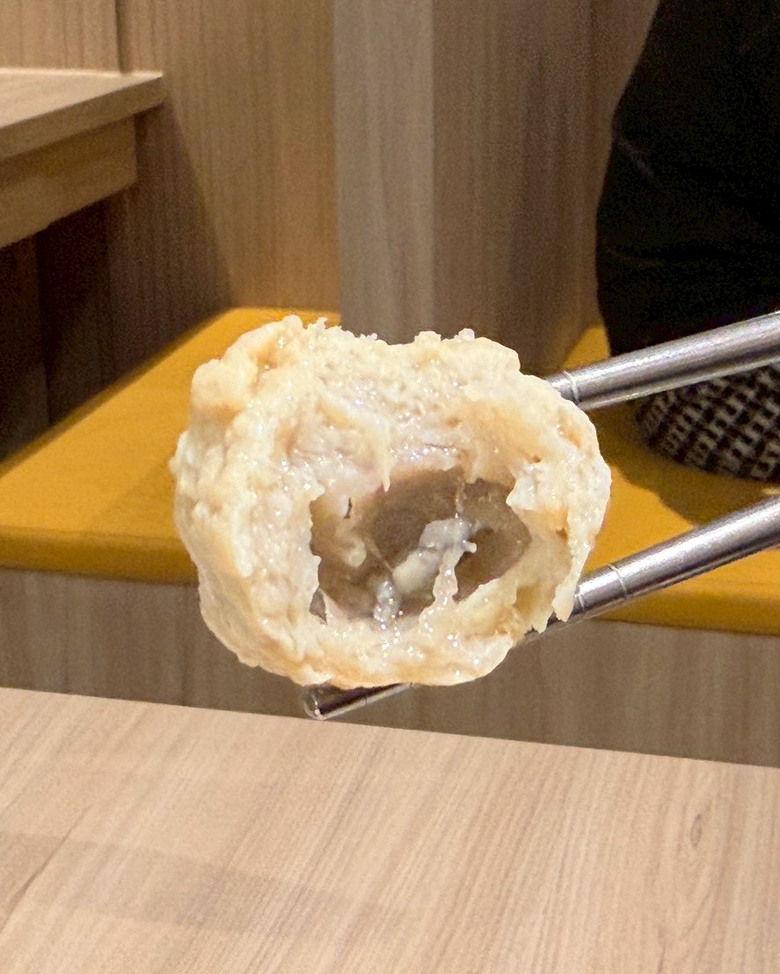 【台南如潮火鍋】東區沙茶爐新店｜扁魚湯頭濃郁耐喝｜虱目魚肚丸爆汁｜蝦滑楓葉＋蛋腸馬卡龍