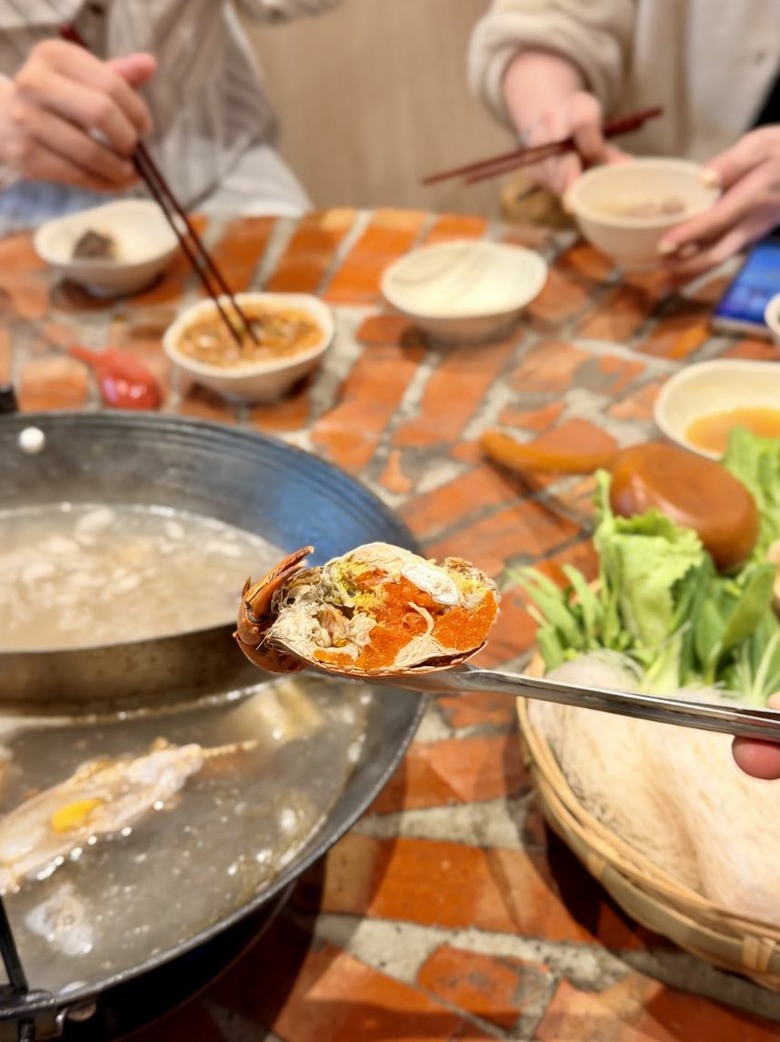 屏東火鍋一條街必吃|九街吊鍋紅蟳薑母鴨+胡椒豬肚鴛鴦鍋也太猛|私房肉燥飯超有誠意
