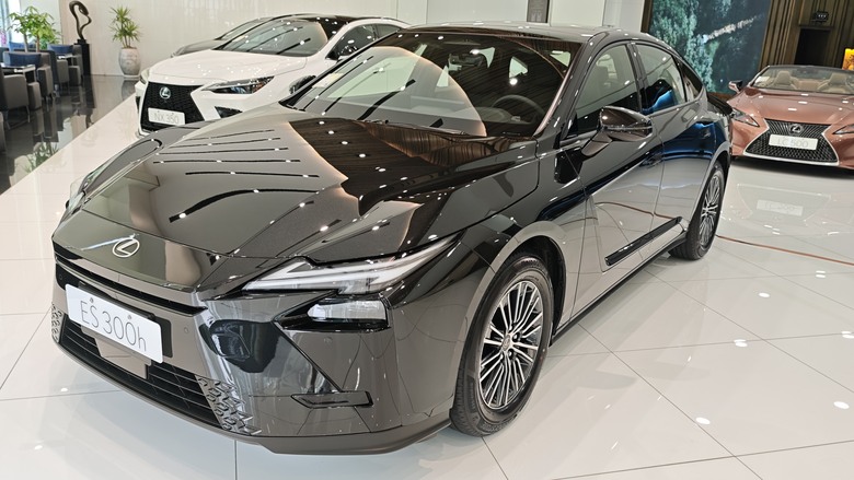 趕在第一天來欣賞All New Lexus ES300h的心得分享