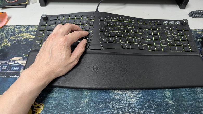 Razer Pro Type Ergo 人體工學鍵盤 開箱