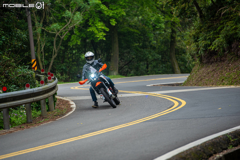 點我看大圖 KTM 390 Adventure R 試駕|橘火燎原,笑傲千山!
