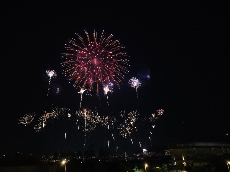 手持拍攝煙火，與一些夜景，by mi17U