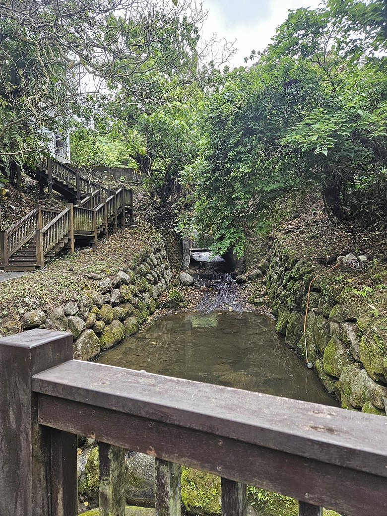 輕裝出發！帶上 ZEISS Victory Pocket 雙筒望遠鏡，漫遊小坑溪文學步道 順道拜小坑福德宮土地公跟武財神