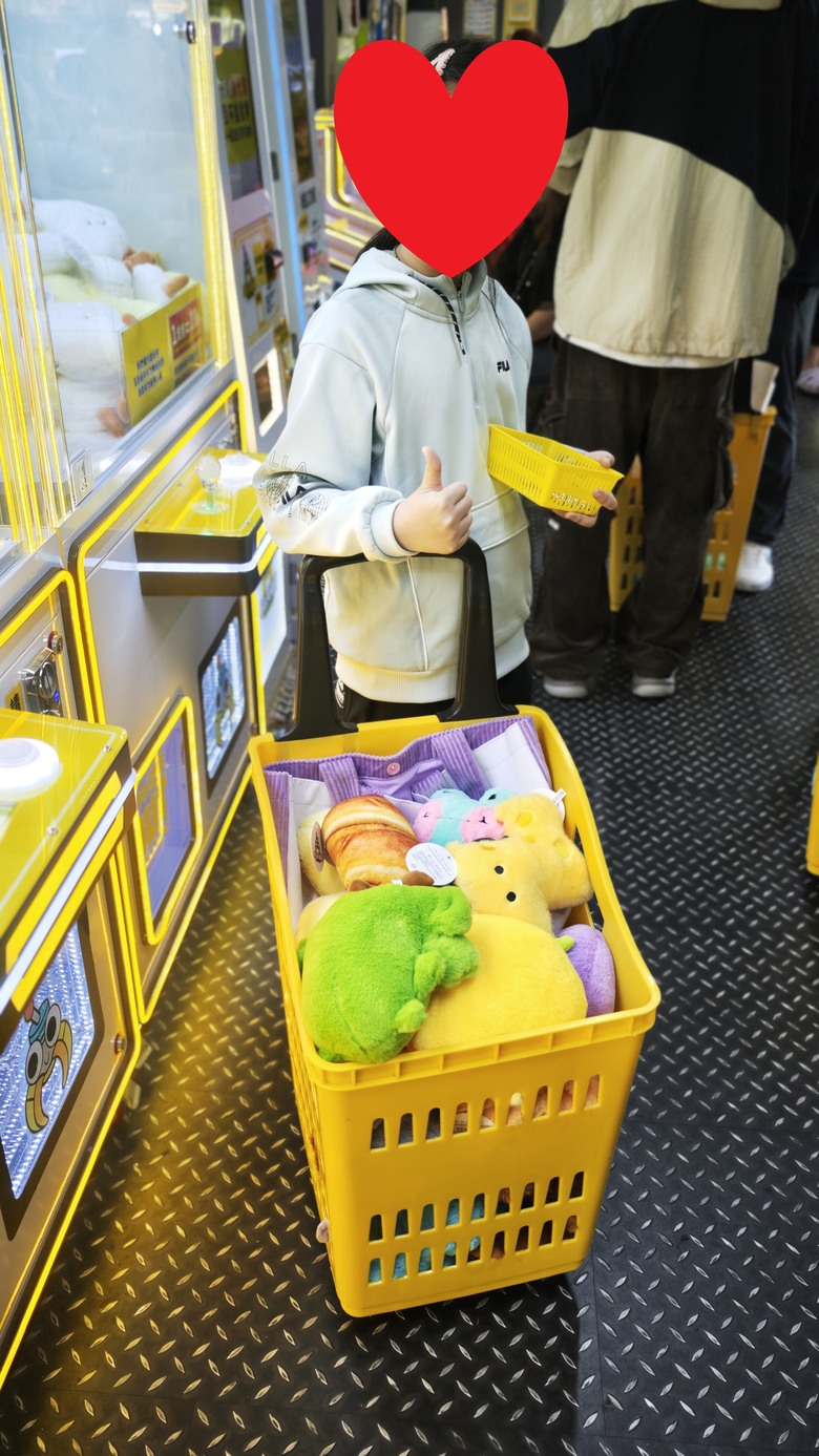 從南到北的婦幼節 - 台中兩天一夜遊 / 基隆夜市夾娃娃吃小吃 / 南崁台茂吃莆田玩樂高