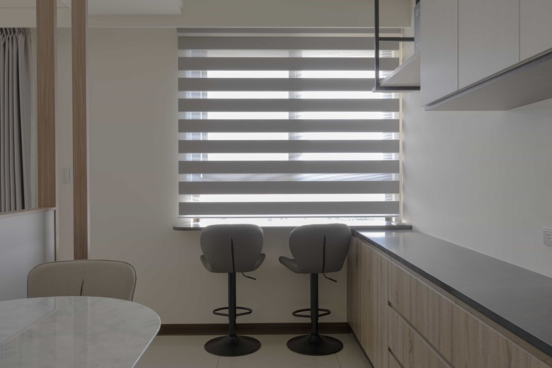 【開箱】35坪中古屋翻新！質感黑石紋x歐德綠建材，打造下班後的避風港