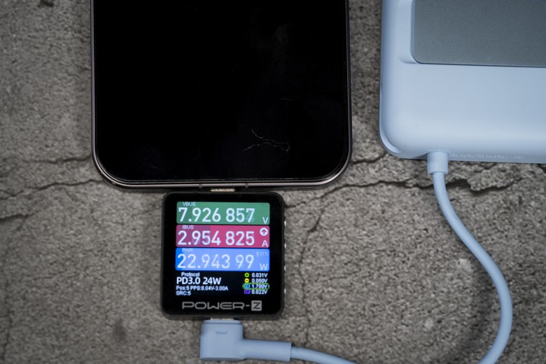 【開箱測試】Xiaomi 磁吸支架行動電源 10000 7.5W ｜磁吸、支架、自帶線一次到位