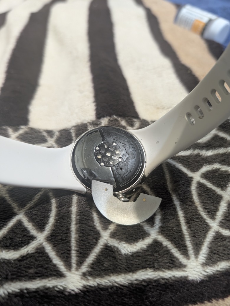 pixel Watch 2金屬蓋脫落