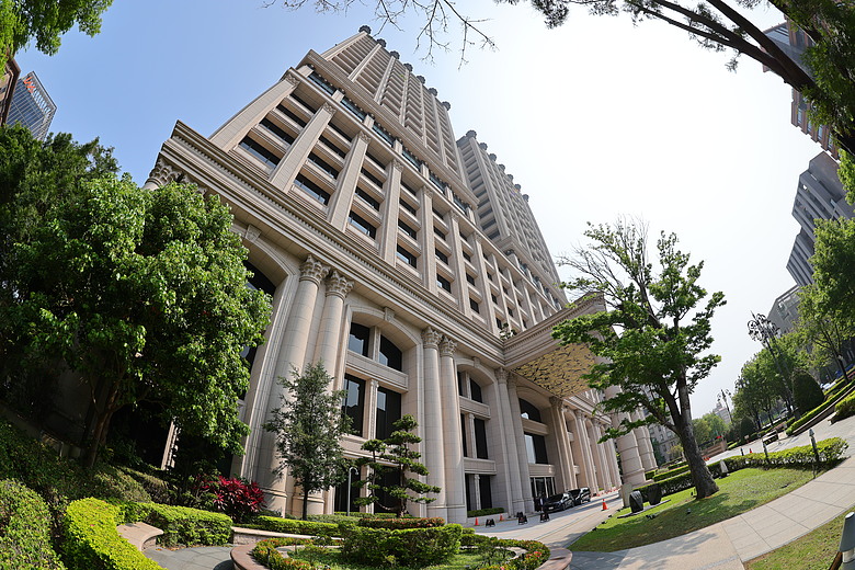 Canon RF 7-14mm F2.8-3.5L Fisheye STM 評測報告｜當圓周遇上對角線、探索 190° 的極限視覺張力！