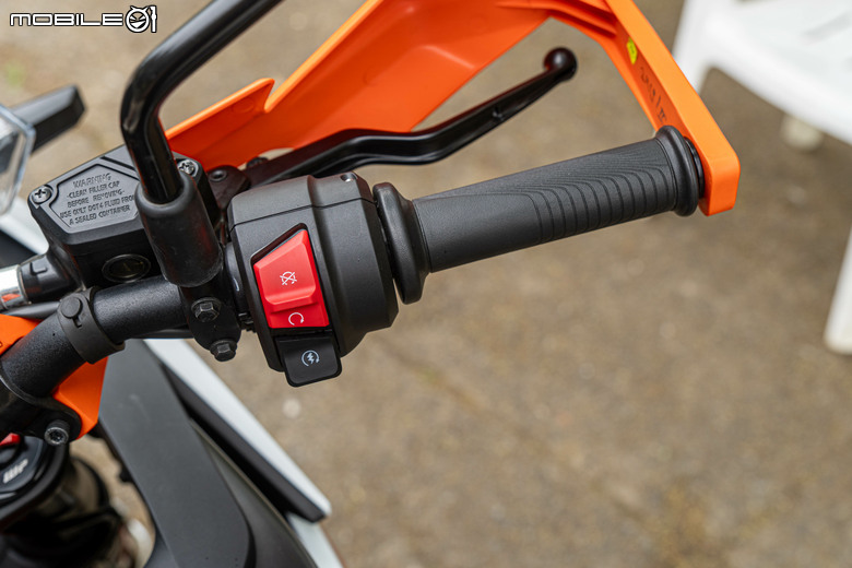 點我看大圖 KTM 390 Adventure R 試駕|橘火燎原,笑傲千山!