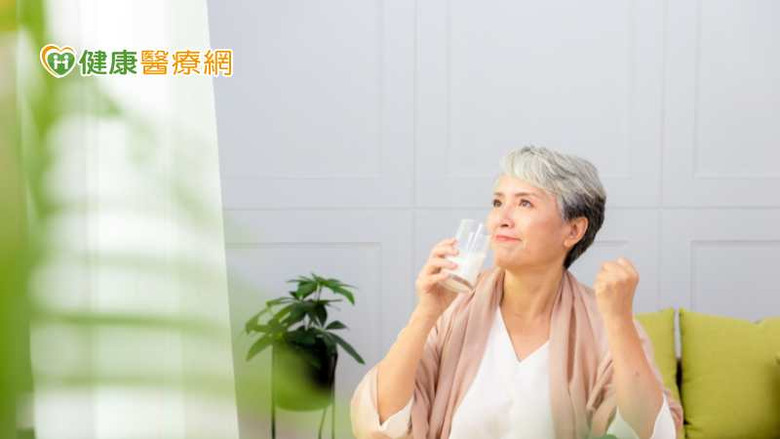 關節補鈣就夠了嗎？藥師指出：骨骼與肌肉需一起顧營養更完整
