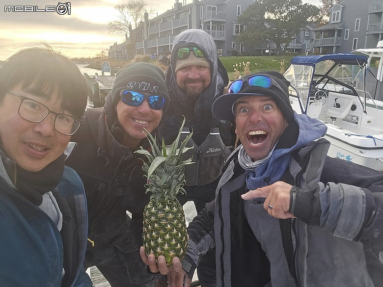 Fishing Traveler (環球釣者) - 雙破紀錄 ! 紐澤西黑潮中的「巨型米級海鱸大戰」 Day 5 與世界第一傳奇釣手，釣魚之神Mike iaconelli的夢幻終章 8小時沒咬口，在荒謬的終點，上廁所時遇見我的人生紀錄米級巨海鱸