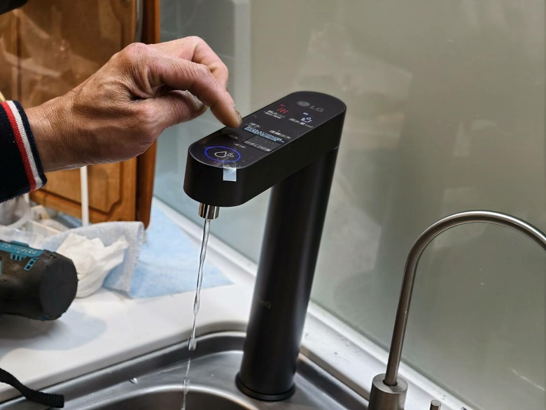 嚴謹四重過濾工序，LG PuriCare&trade; 淨水 Bar 廚下型冰溫熱飲水機，提供優異且安全的飲用品質