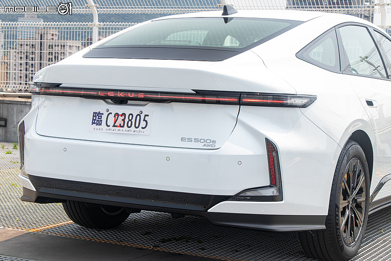 Lexus ES 500e 大改款試駕｜瑕不掩瑜的進化，用誠意再戰市場！