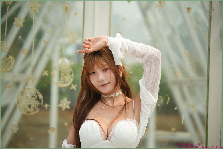 【 一言難盡 -- 言兒 】拍仙女棒快門壓光，閃燈壓得了日光但壓不住走光