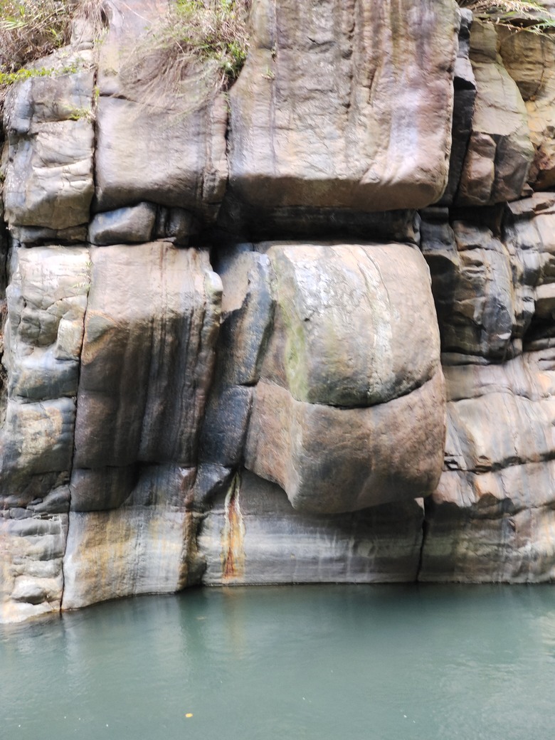 台灣異域穿越（一）－－力行產業道與北港溪上中游