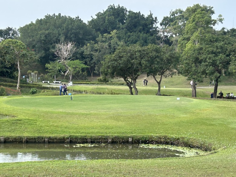 「 兩 鐵 列 車 」 騎 遊 高 雄 果 嶺 自 然 公 園