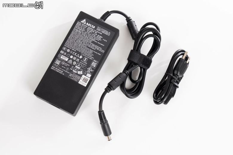 ROG GR70 小型電競桌機開箱實測 搭配最強 AMD 9955X3D 處理器的迷你巨人