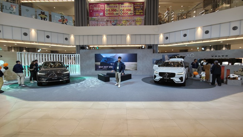 趕在第一天, 來南港Lalaport看好久不見的All New XC60~~