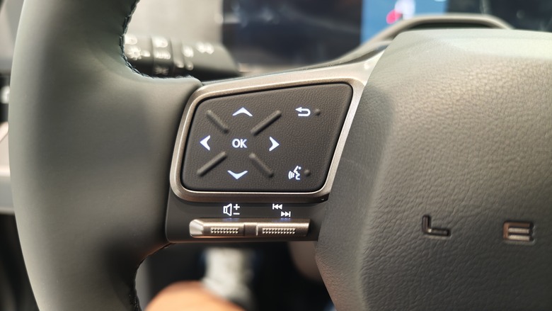 趕在第一天來欣賞All New Lexus ES300h的心得分享