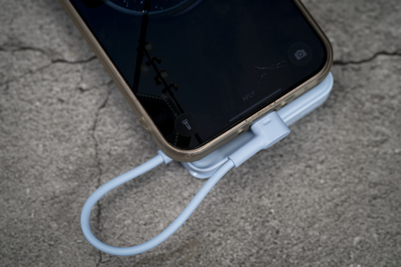 【開箱測試】Xiaomi 磁吸支架行動電源 10000 7.5W ｜磁吸、支架、自帶線一次到位