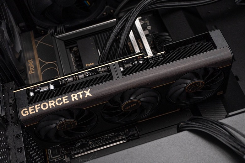 告別桌面冷冰器、ASUS ProArt PA602 胡桃木透側版現代黑款機殼開箱，用天然原木打造最美創作神機！