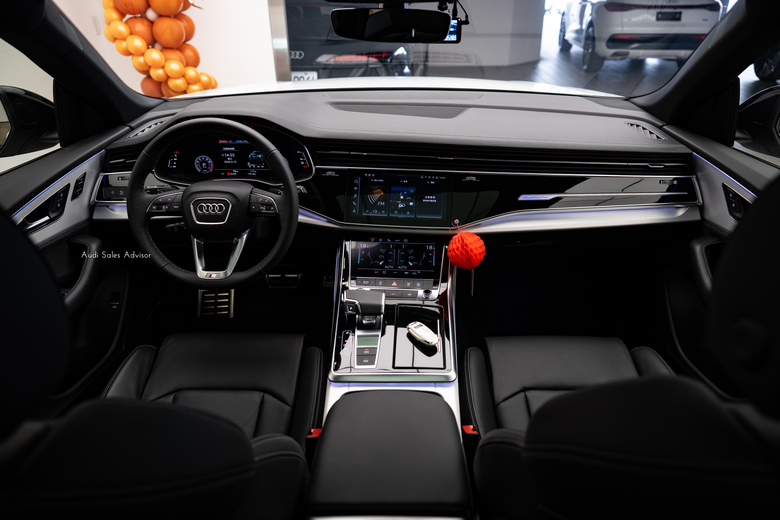 交車分享｜Audi Q8 55 TFSI quattro S line｜帶來幸福故事的小媒人，是毛孩